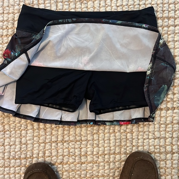 Lululemon skort - Picture 5 of 7